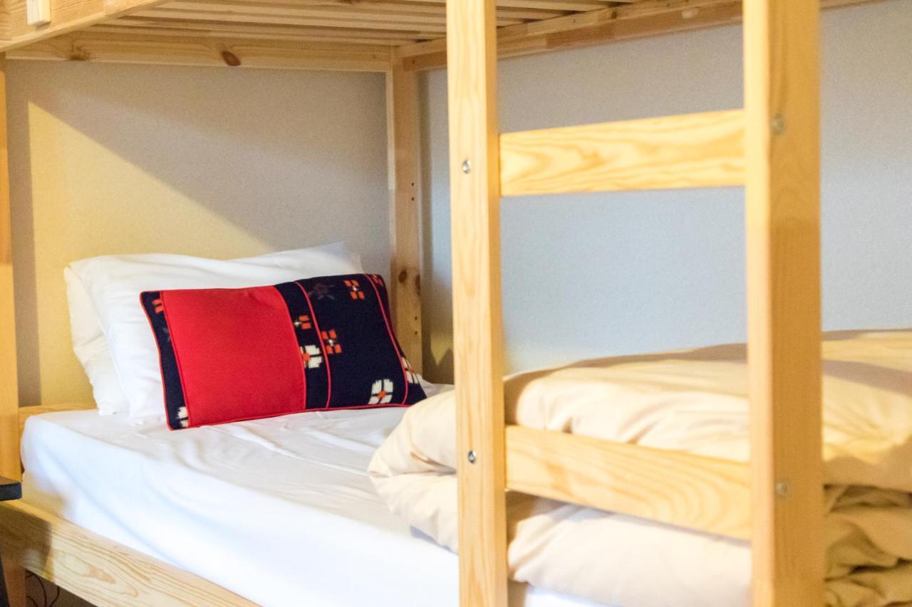 Freeride Backpackers Lodge Нисэко Экстерьер фото