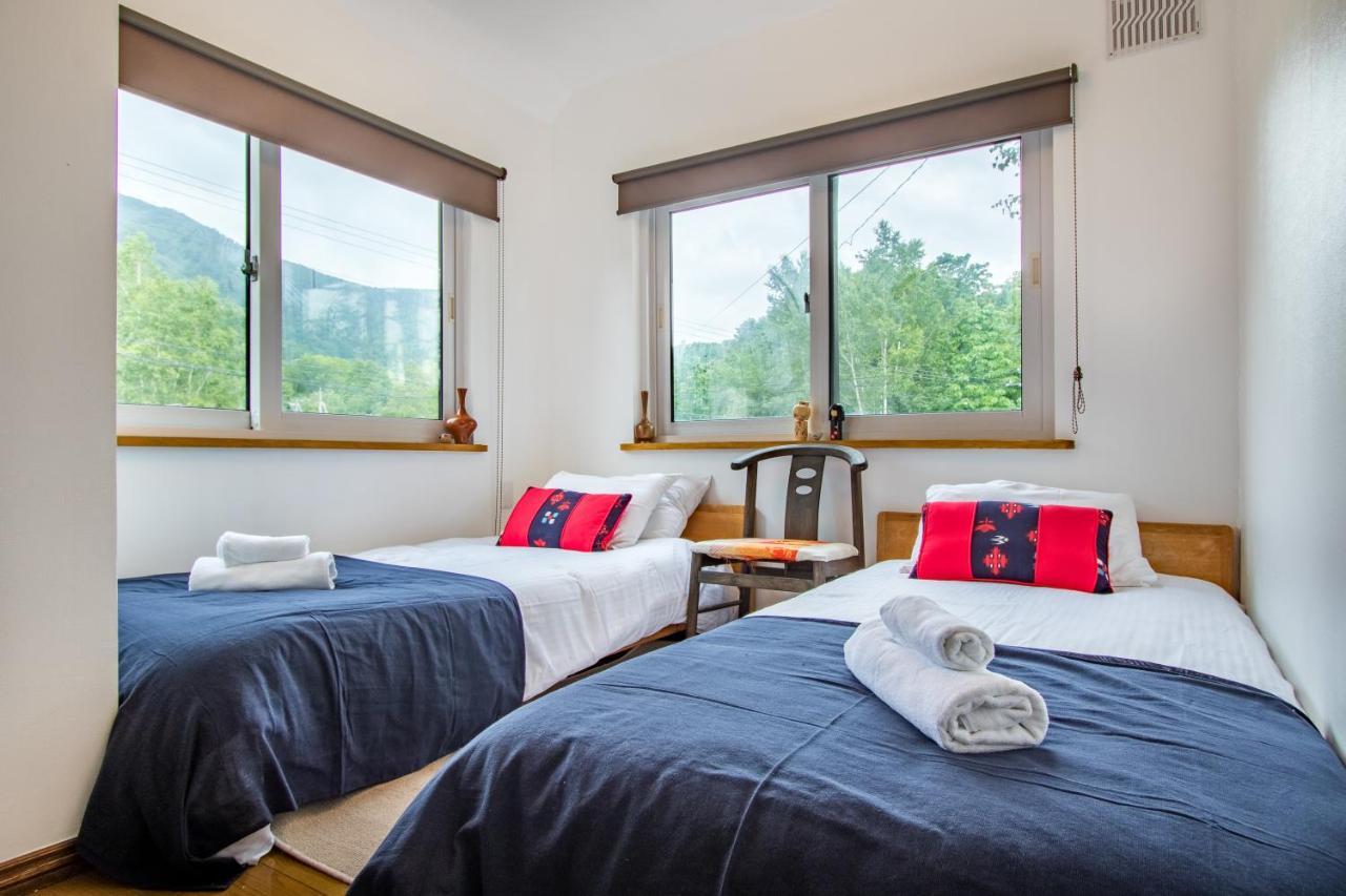 Freeride Backpackers Lodge Нисэко Экстерьер фото