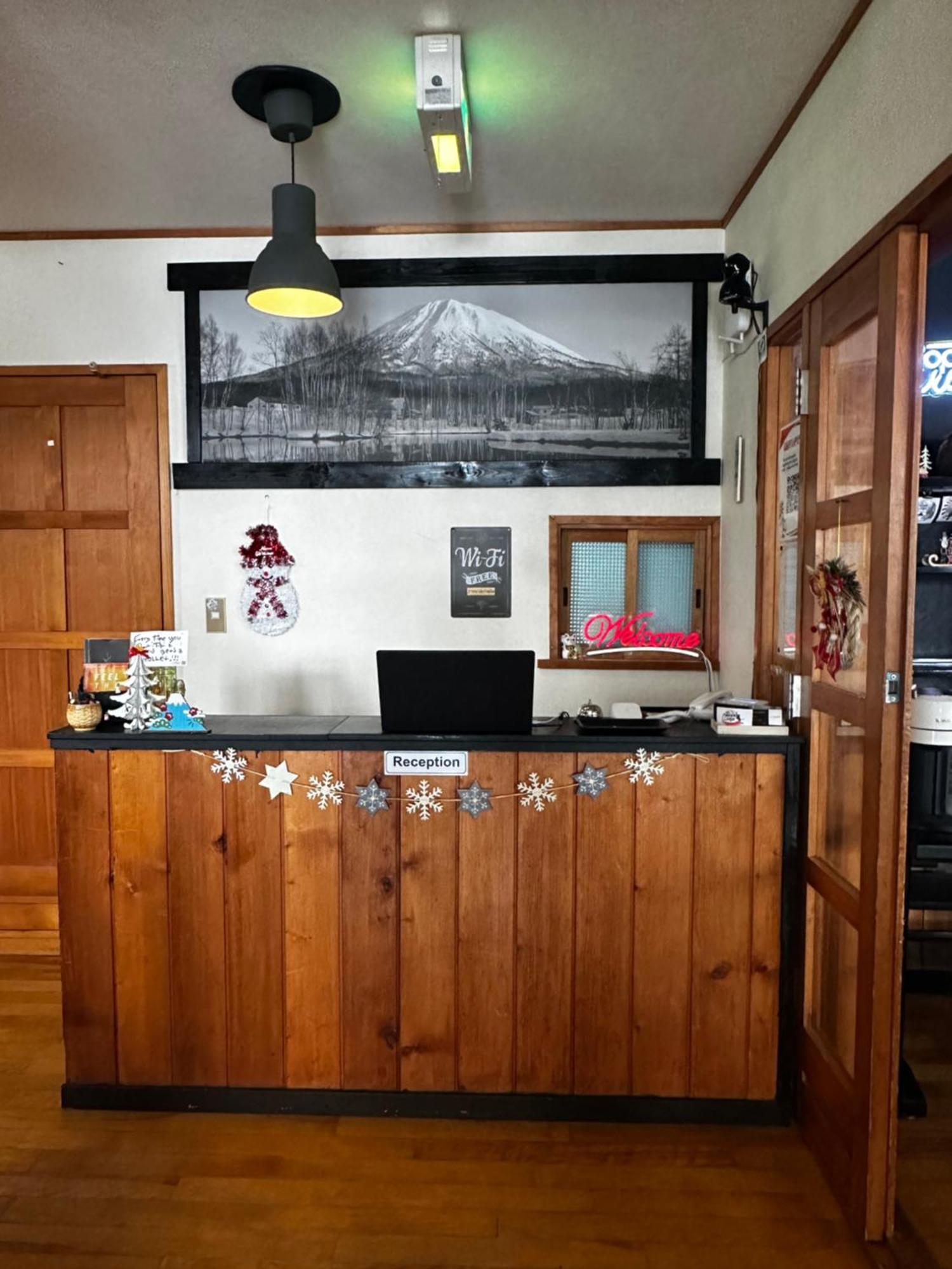 Freeride Backpackers Lodge Нисэко Экстерьер фото